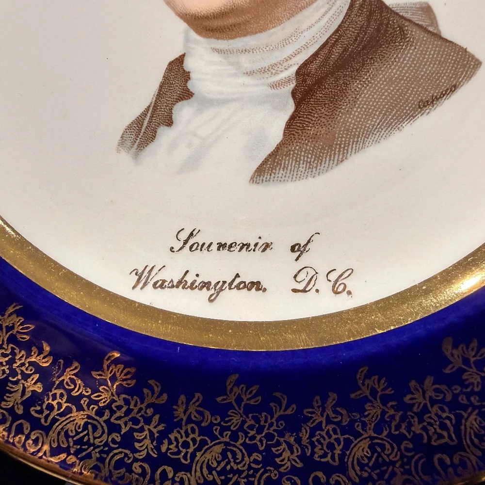 A CAPSCO PRODUCT Washington, D.C. Capitol Souvenir Plates 22 Karat Gold (2)